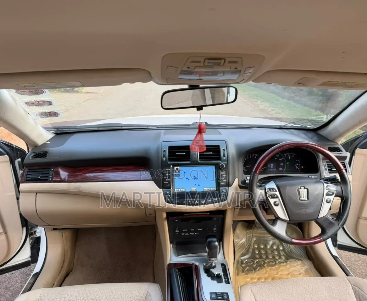 Toyota Crown 2012 White