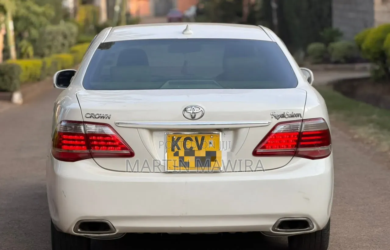 Toyota Crown 2012 White