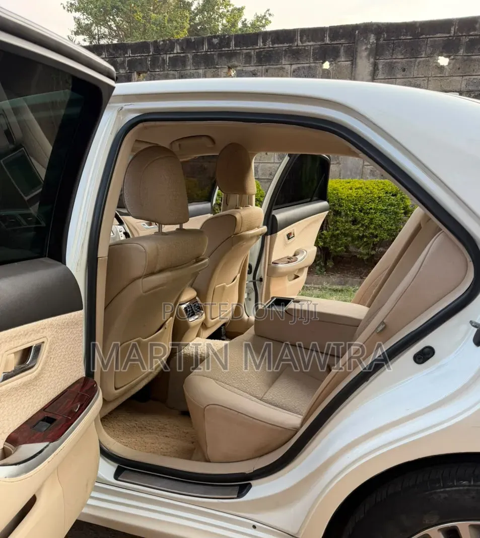 Toyota Crown 2012 White