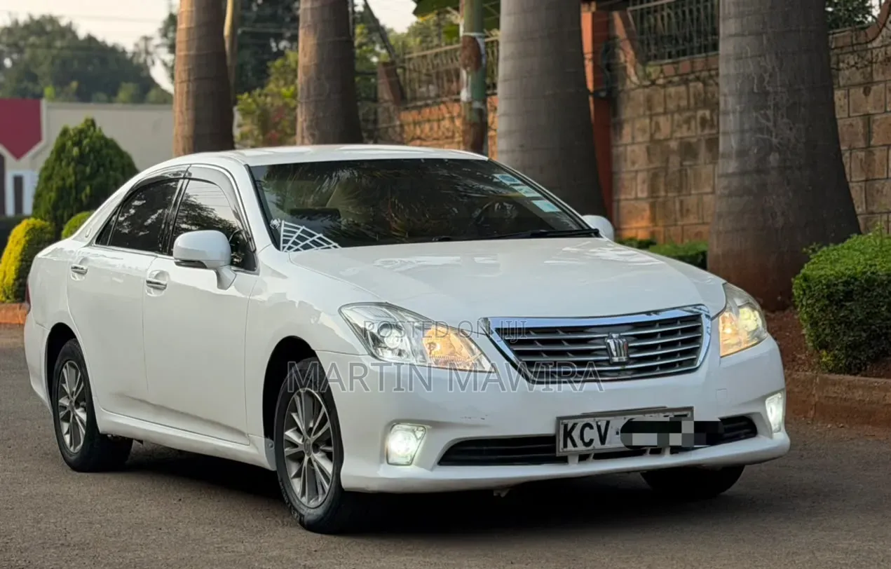 Toyota Crown 2012 White
