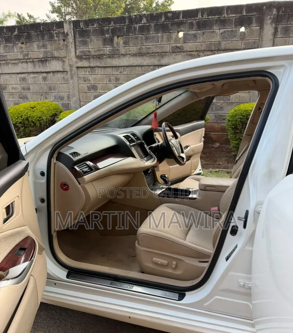 Toyota Crown 2012 White