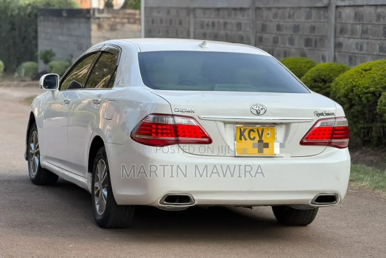 Toyota Crown 2012 White