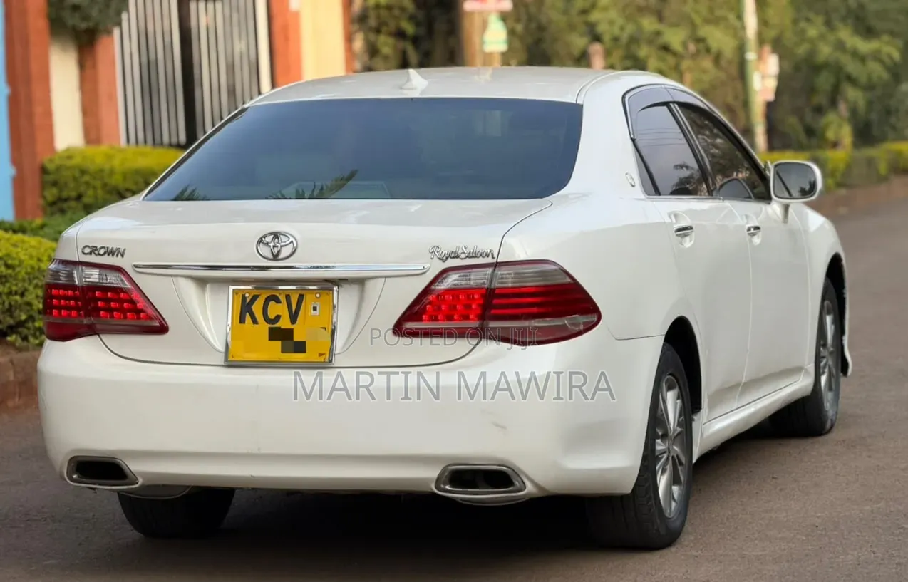 Toyota Crown 2012 White