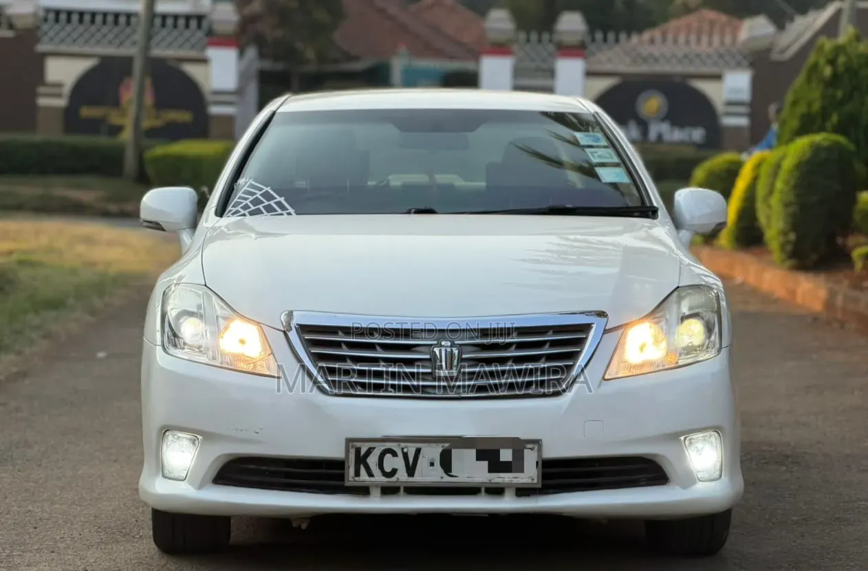 Toyota Crown 2012 White