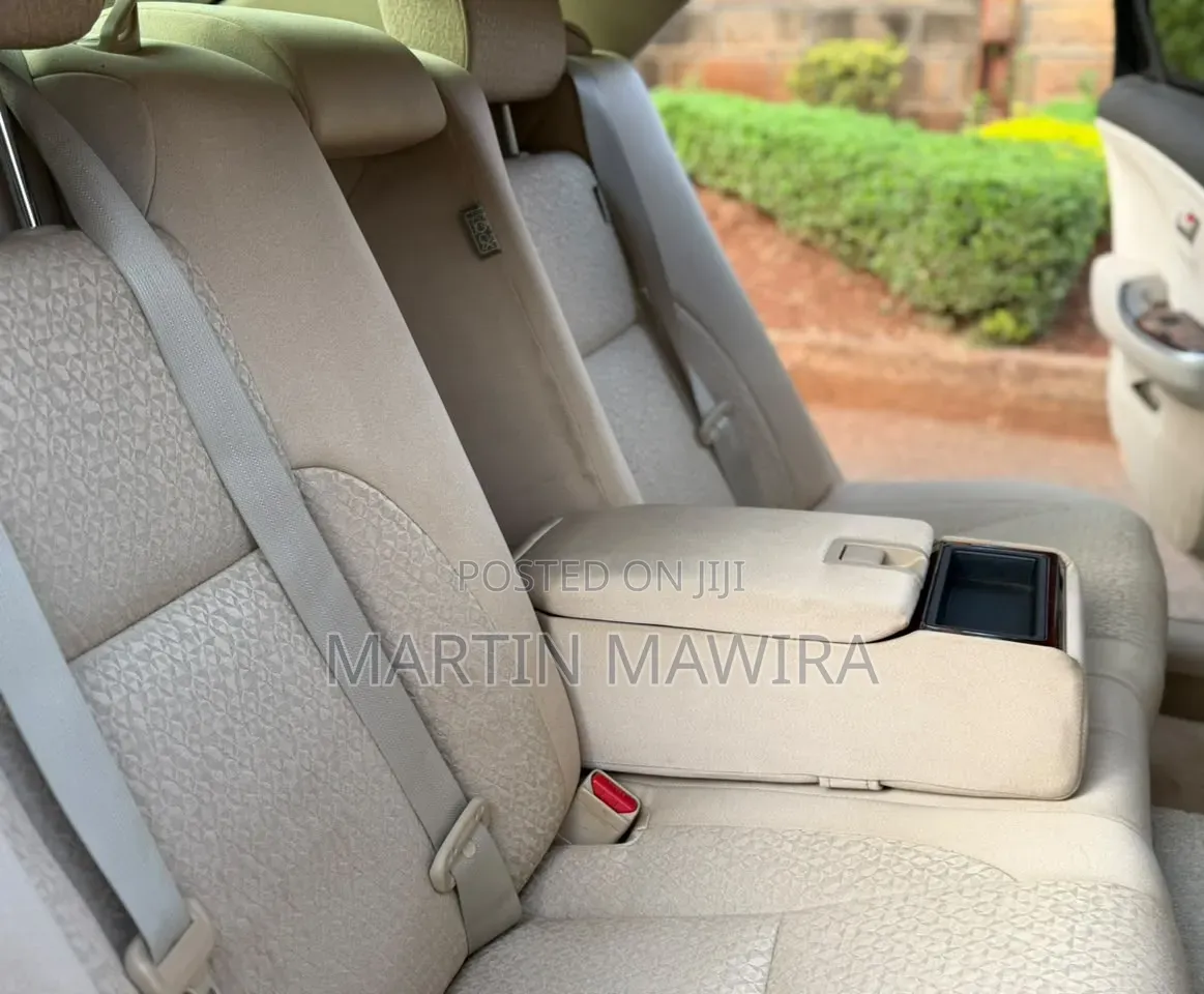 Toyota Crown 2012 White