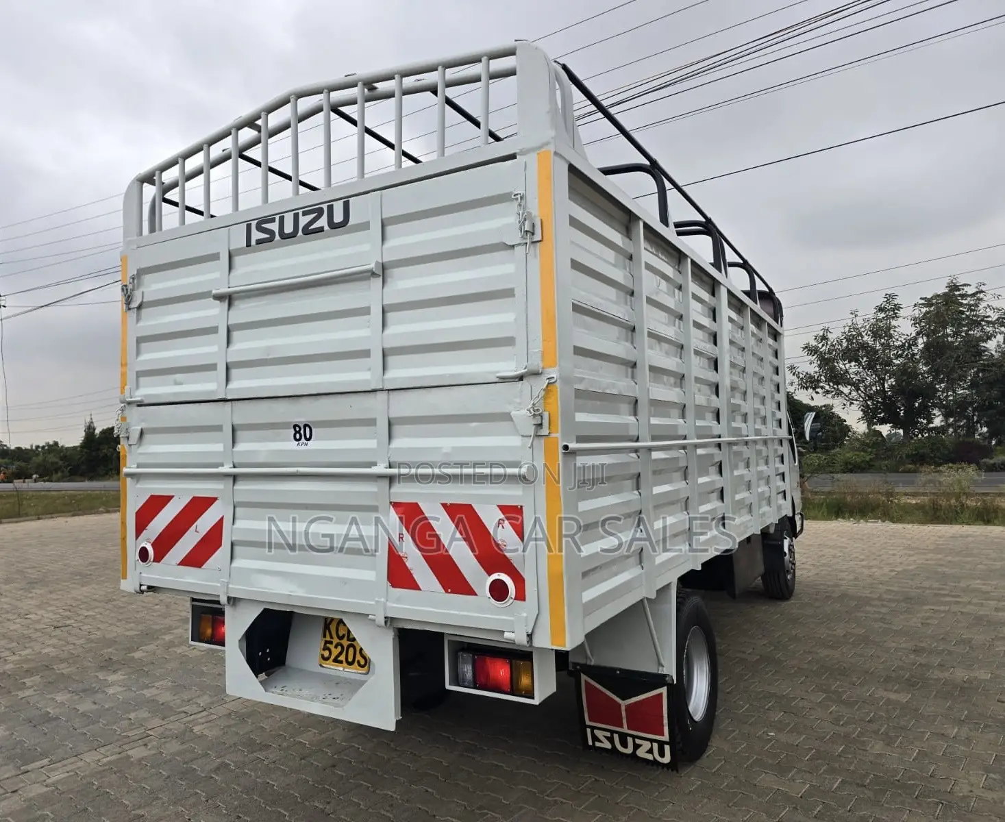 Isuzu NPR 43 2015 White