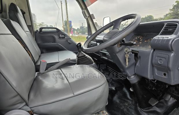 Isuzu NPR 43 2015 White - thumbnail 3