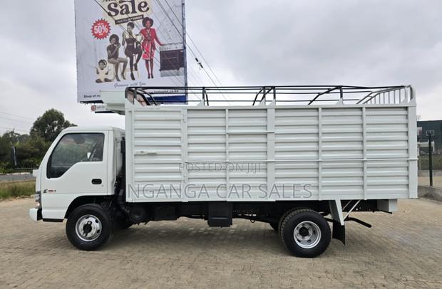 Isuzu NPR 43 2015 White - thumbnail 4