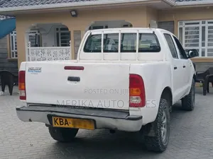 Toyota Hilux 2007 White