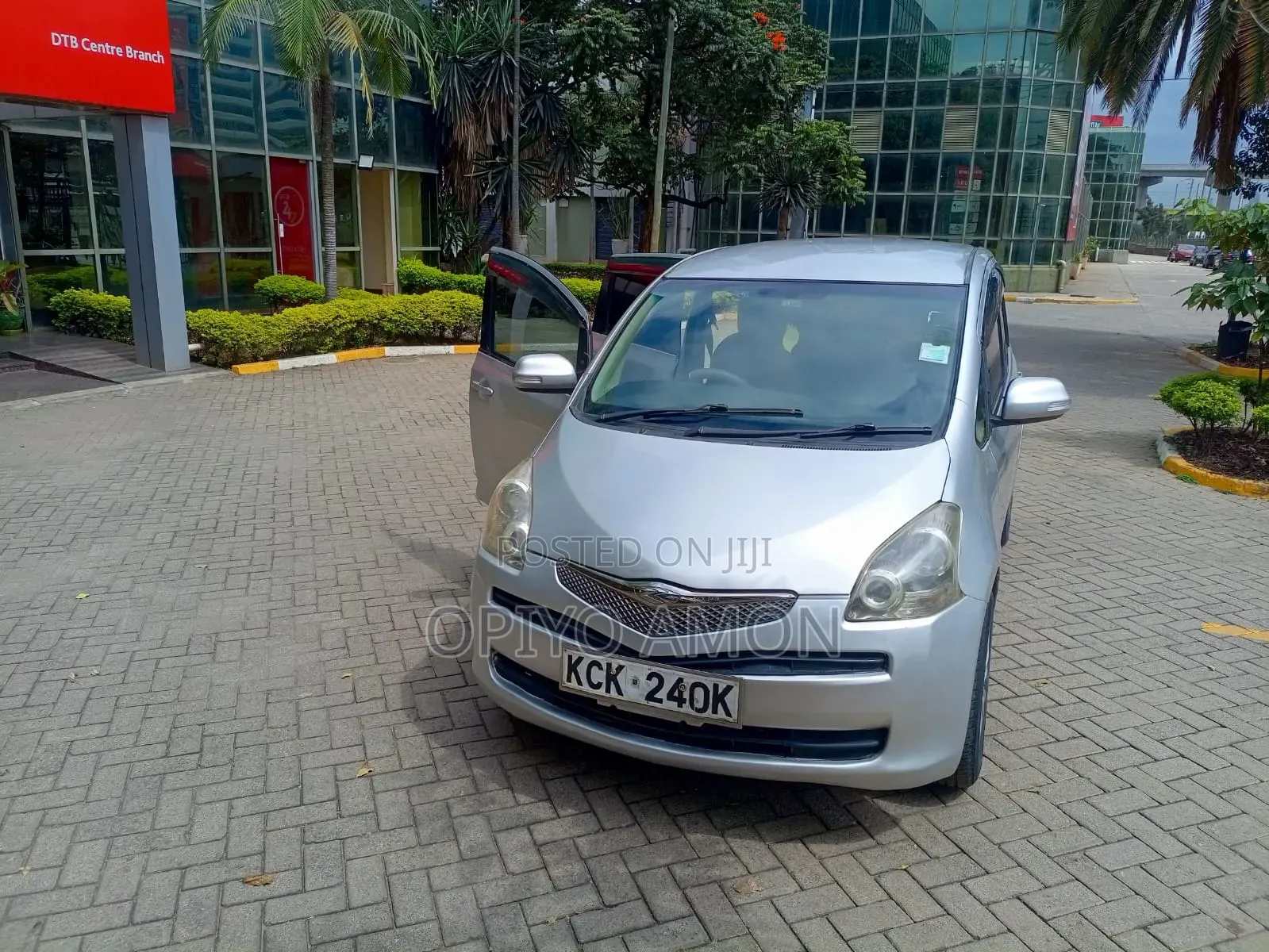 Toyota Ractis 2009 Silver