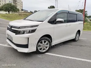 Toyota Voxy 2017 White