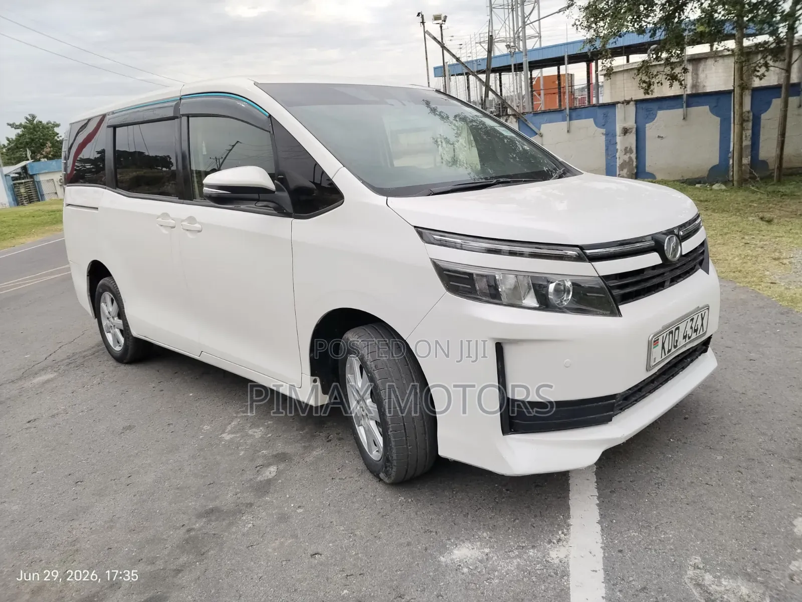 Toyota Voxy 2017 White