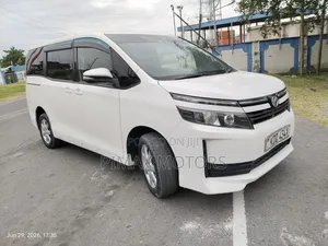Toyota Voxy 2017 White