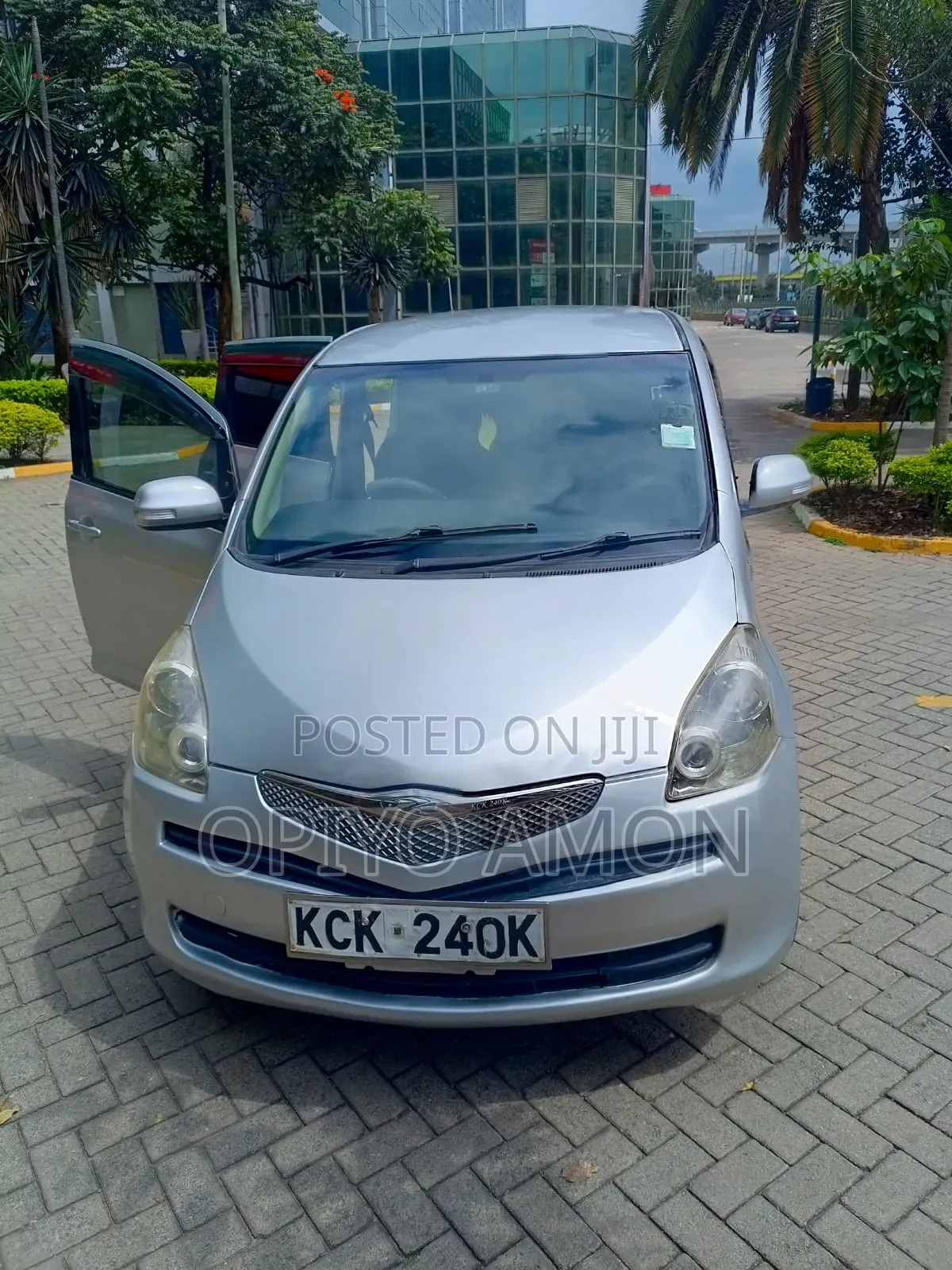 Toyota Ractis 2009 Silver