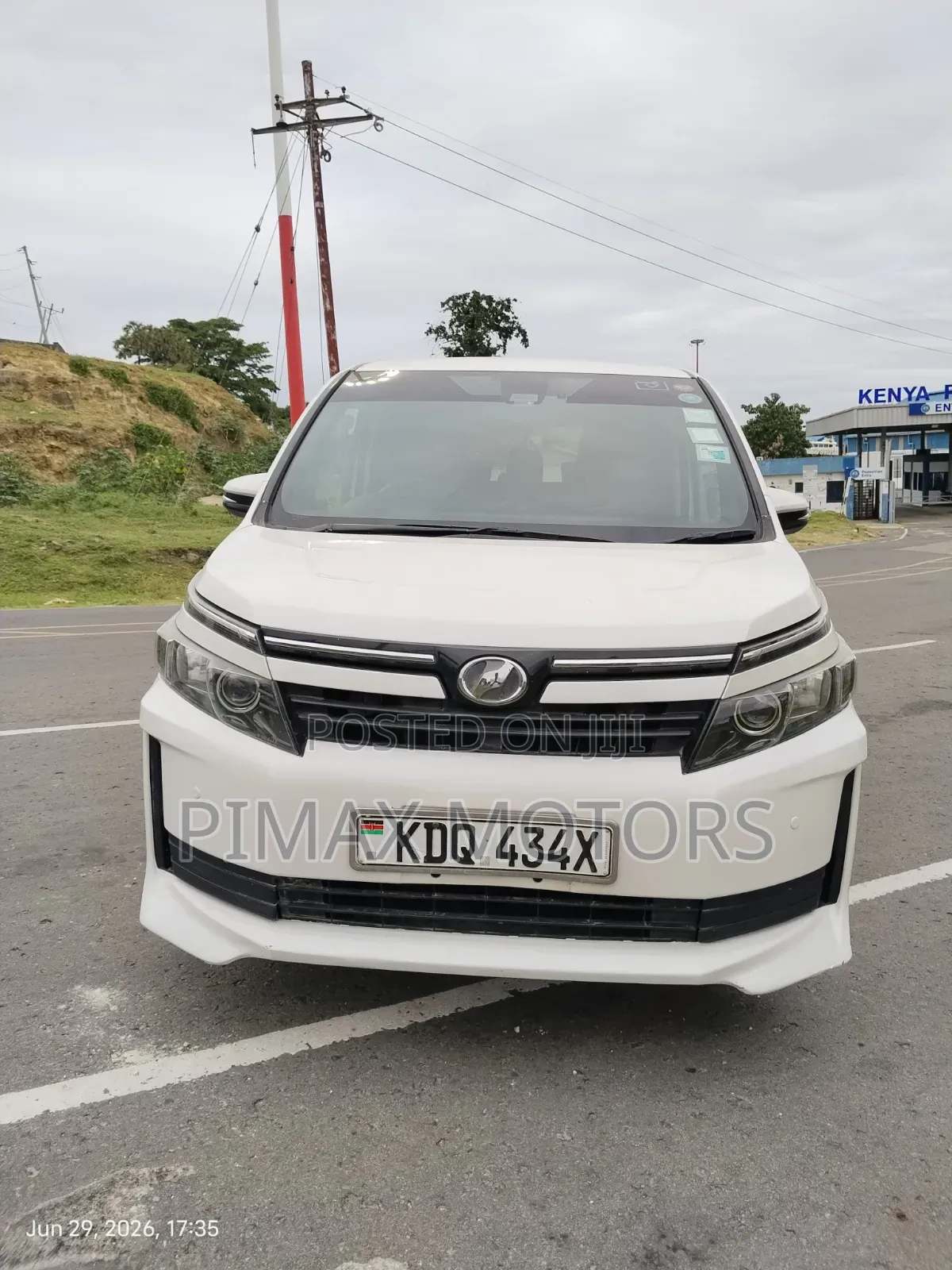 Toyota Voxy 2017 White