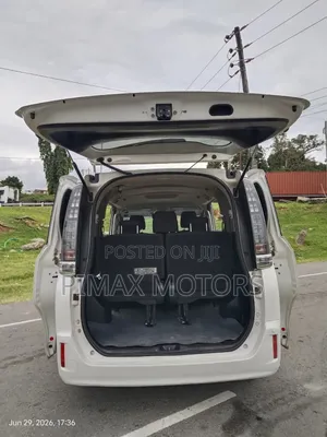 Toyota Voxy 2017 White
