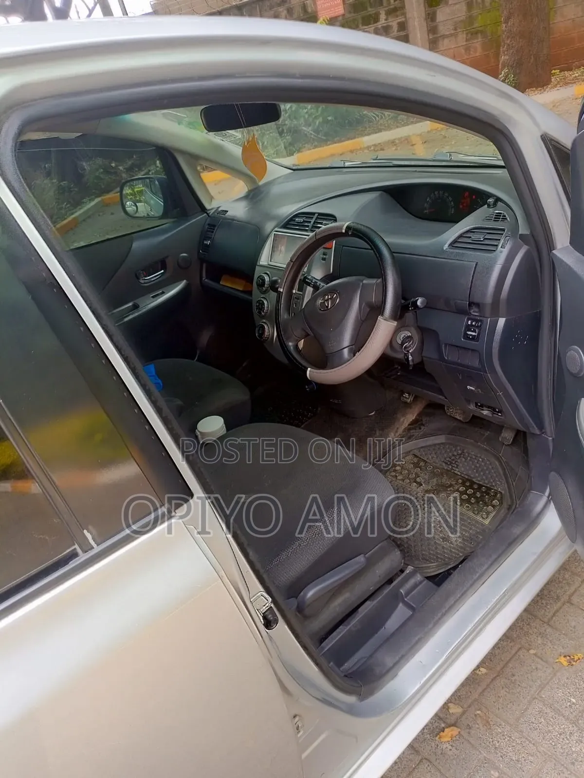 Toyota Ractis 2009 Silver