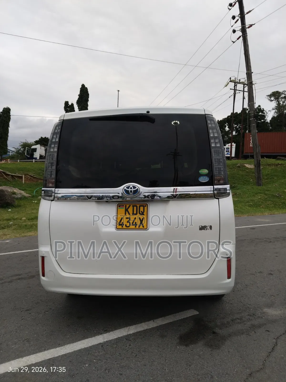 Toyota Voxy 2017 White