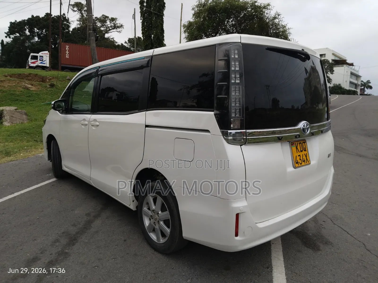 Toyota Voxy 2017 White
