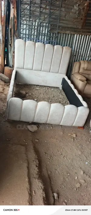 5x6 Bed With Soft Fabric Padding