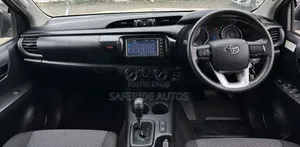 Toyota Hilux 2019 Silver