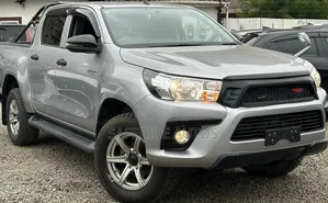 Toyota Hilux 2019 Silver