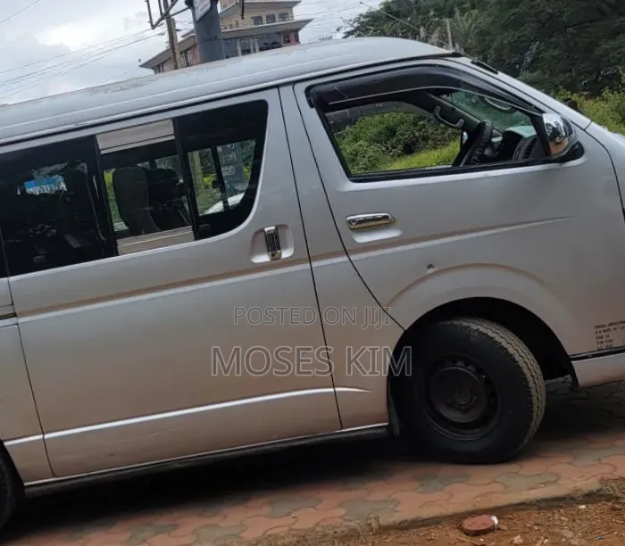 Toyota HiAce 2014 Silver
