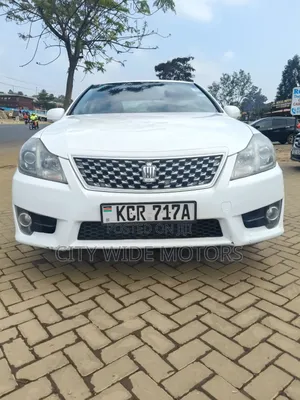 Toyota Crown 2011 White