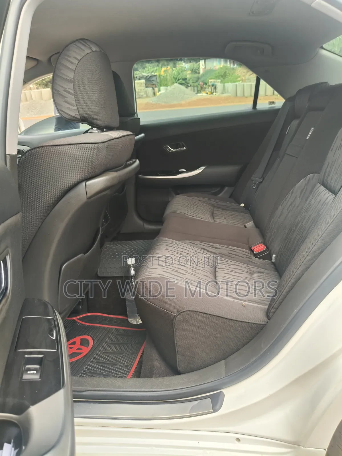Toyota Crown 2011 White