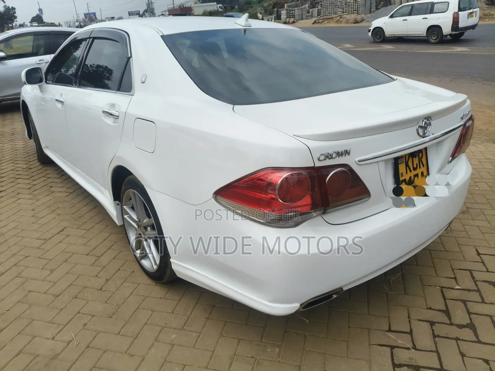 Toyota Crown 2011 White