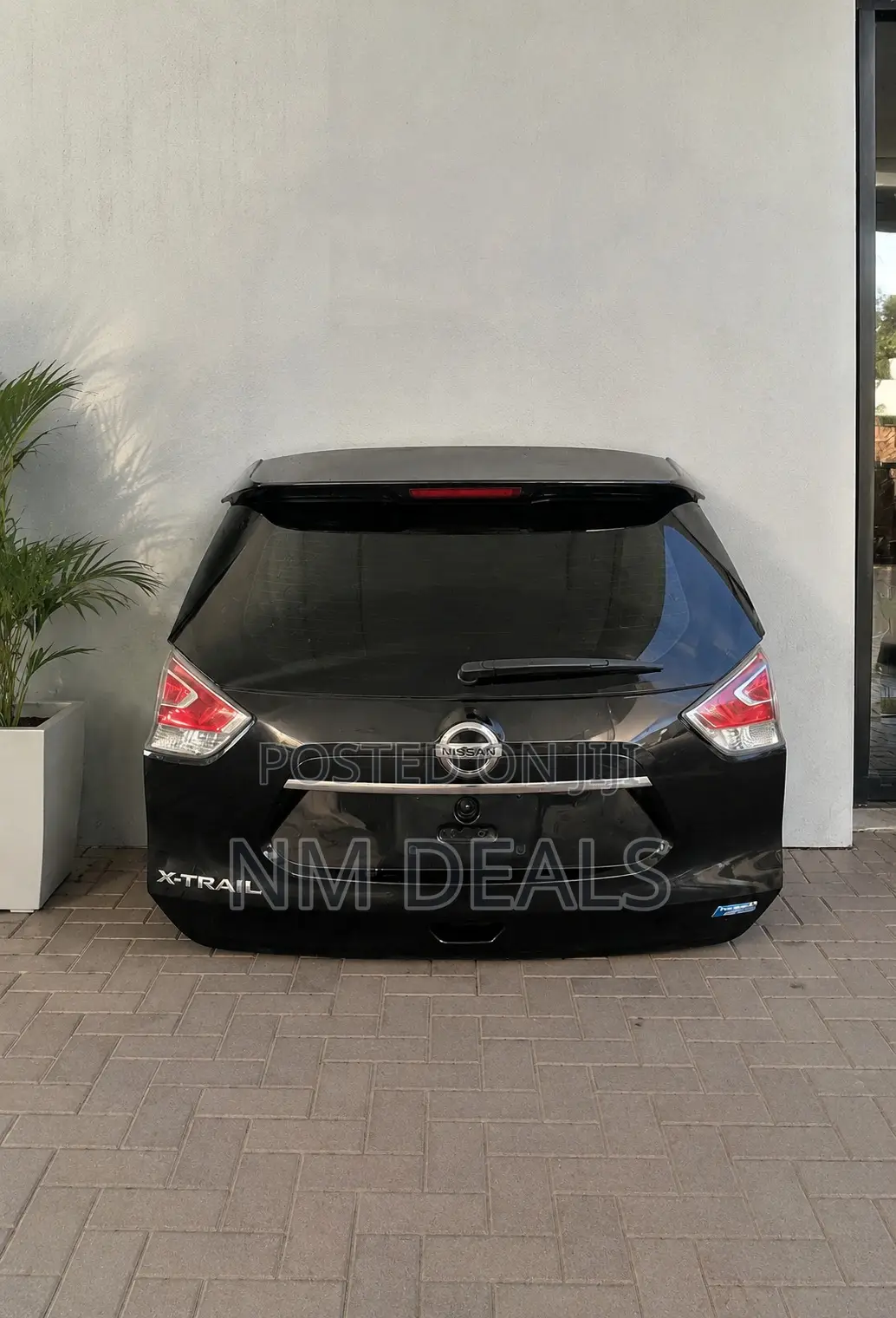 Nissan X-Trail T32 Black Boot Tailgate