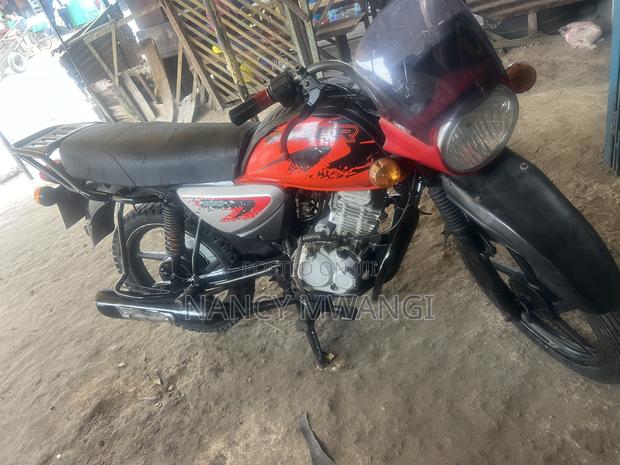 Bajaj Boxer 125 2023 Red