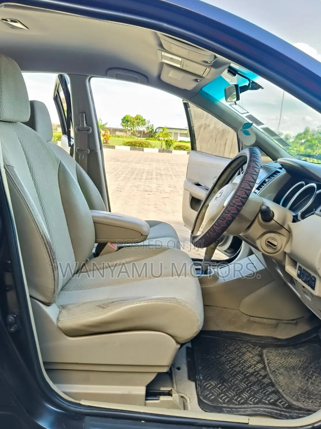 Nissan Tiida 2010
