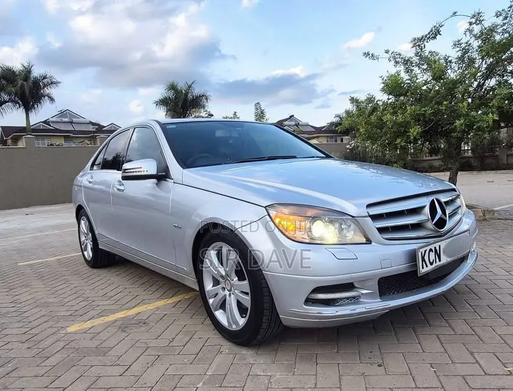 Mercedes-Benz C200 2010 Silver