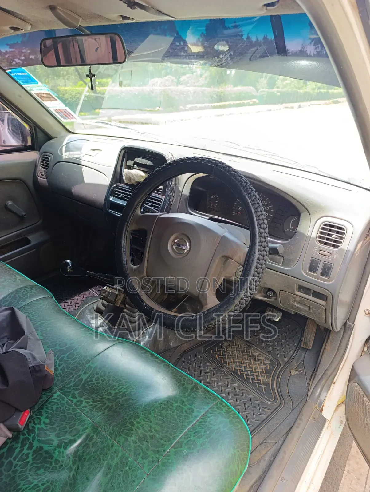 Nissan Hardbody 2008 White
