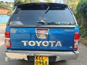 Toyota Hilux 2010 Blue
