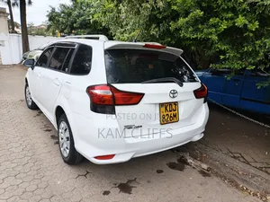 Toyota Corolla Fielder 2016 Off white