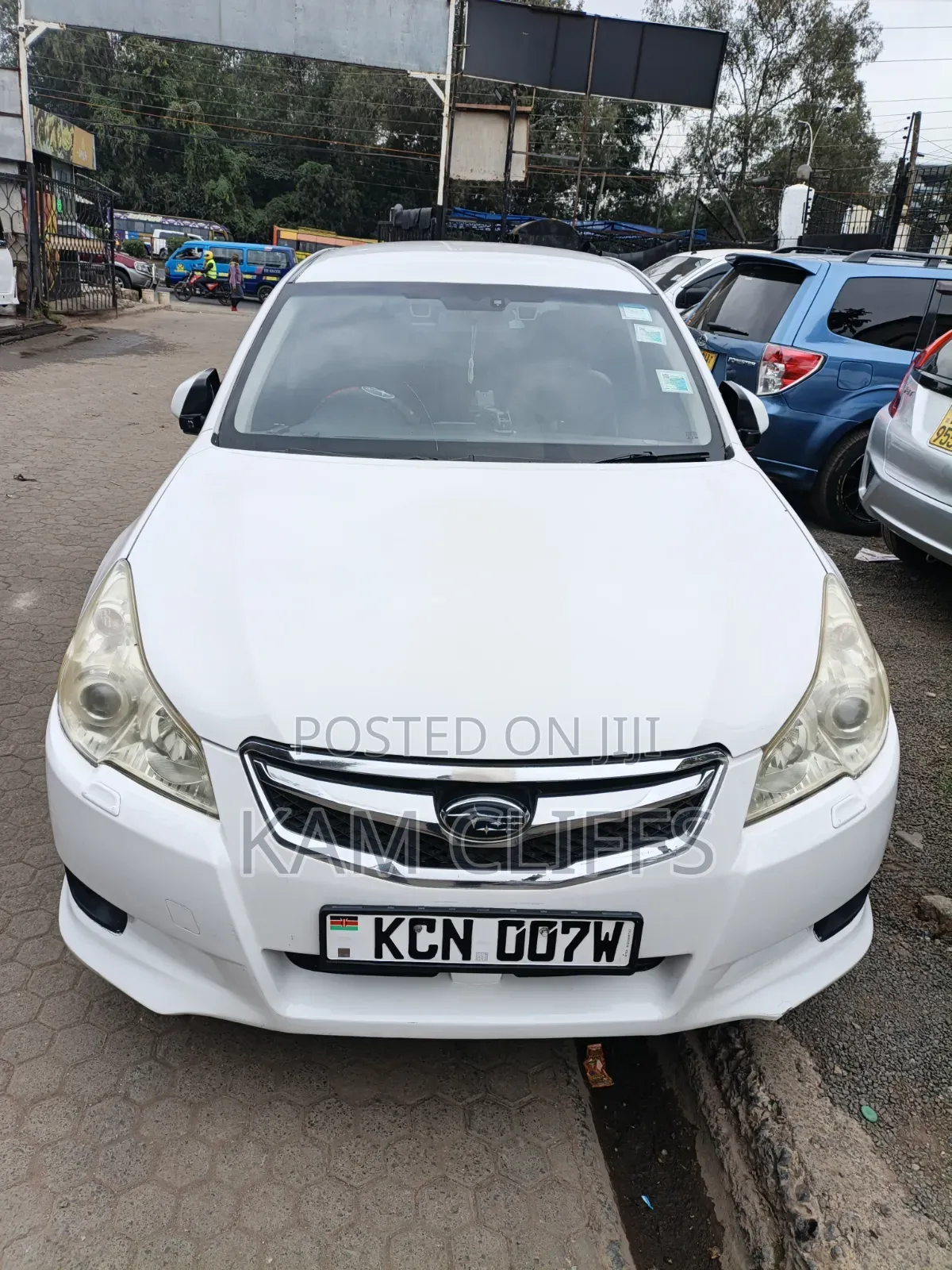Subaru Legacy 2.5i Premium 2010 White