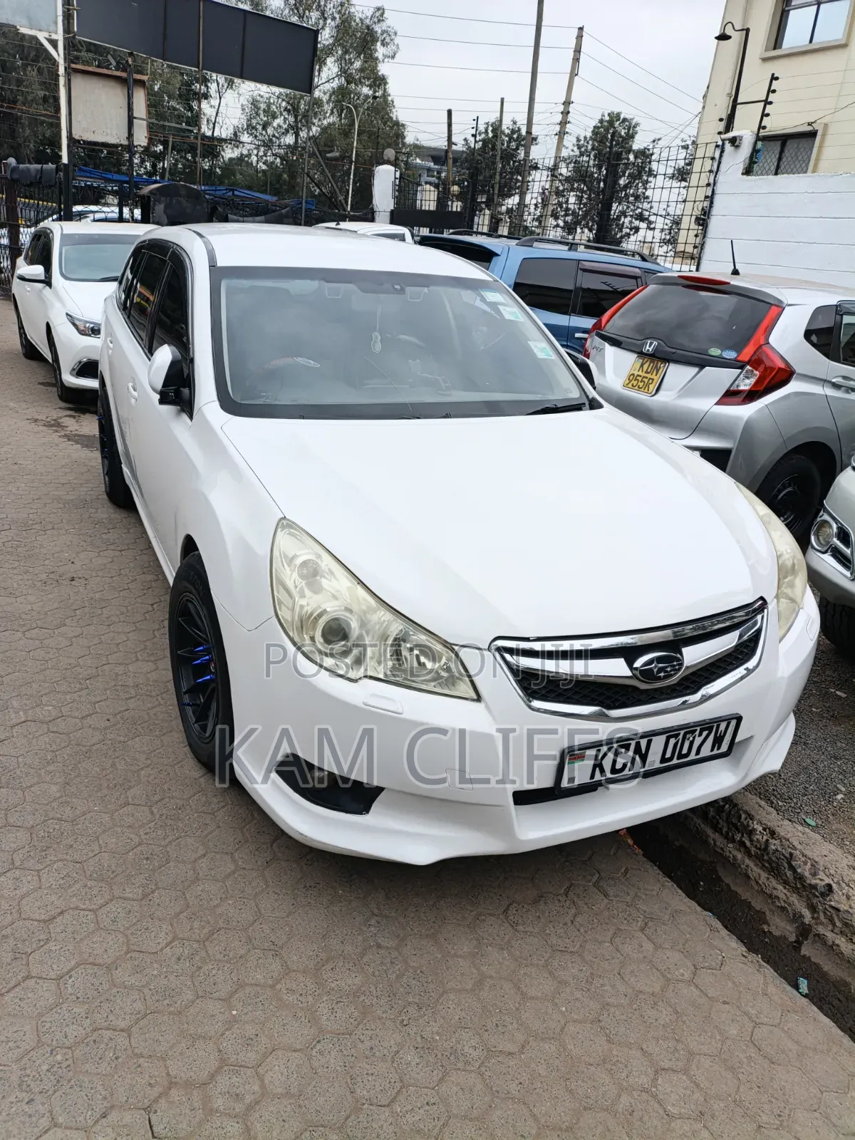 Subaru Legacy 2.5i Premium 2010 White