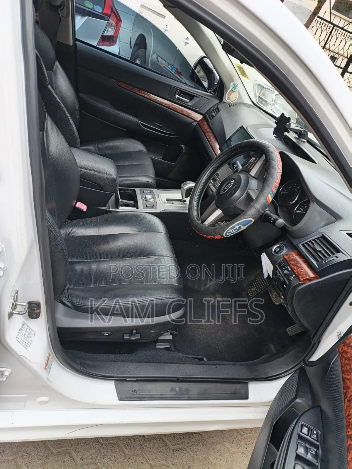 Subaru Legacy 2.5i Premium 2010 White