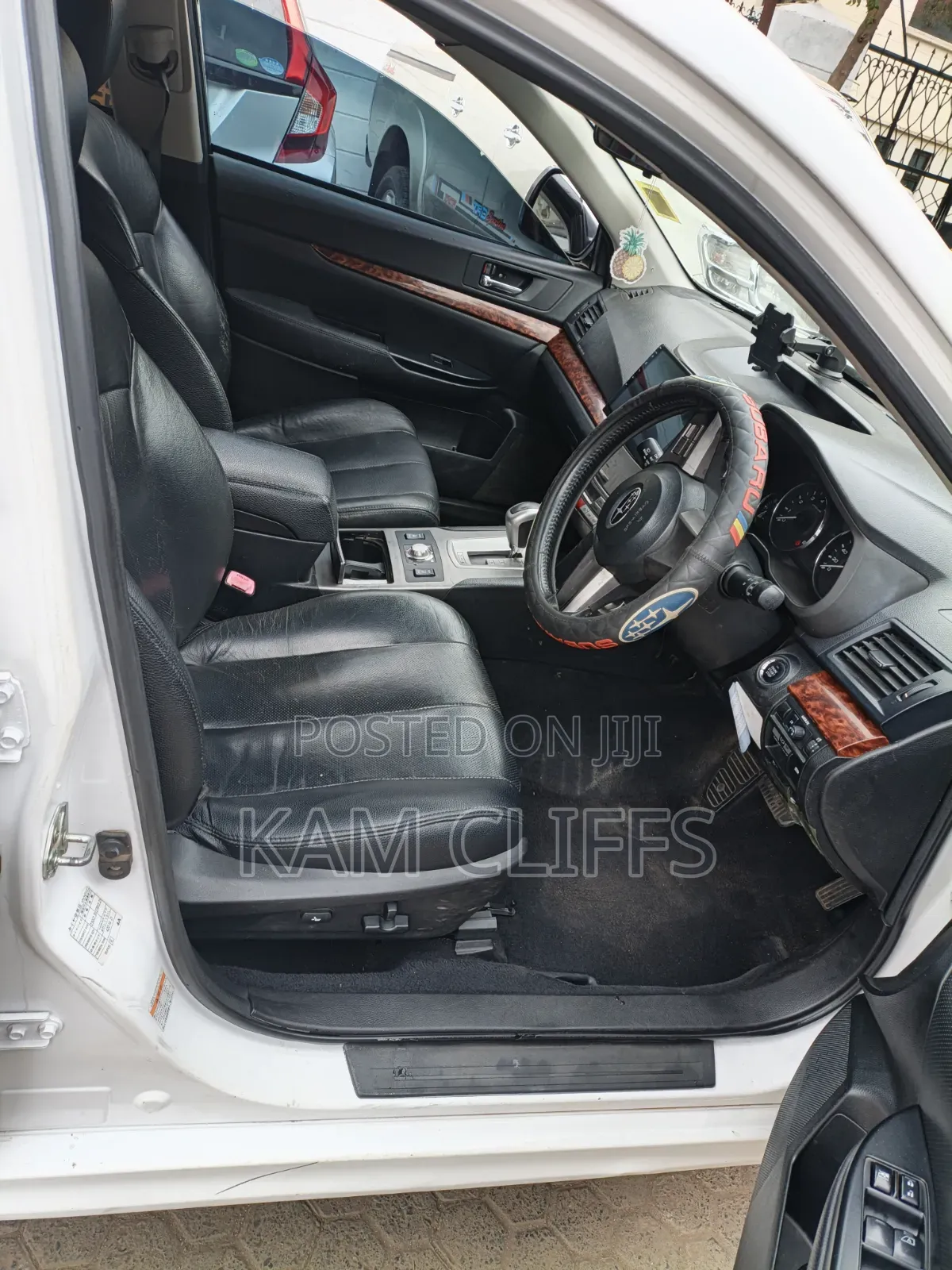 Subaru Legacy 2.5i Premium 2010 White