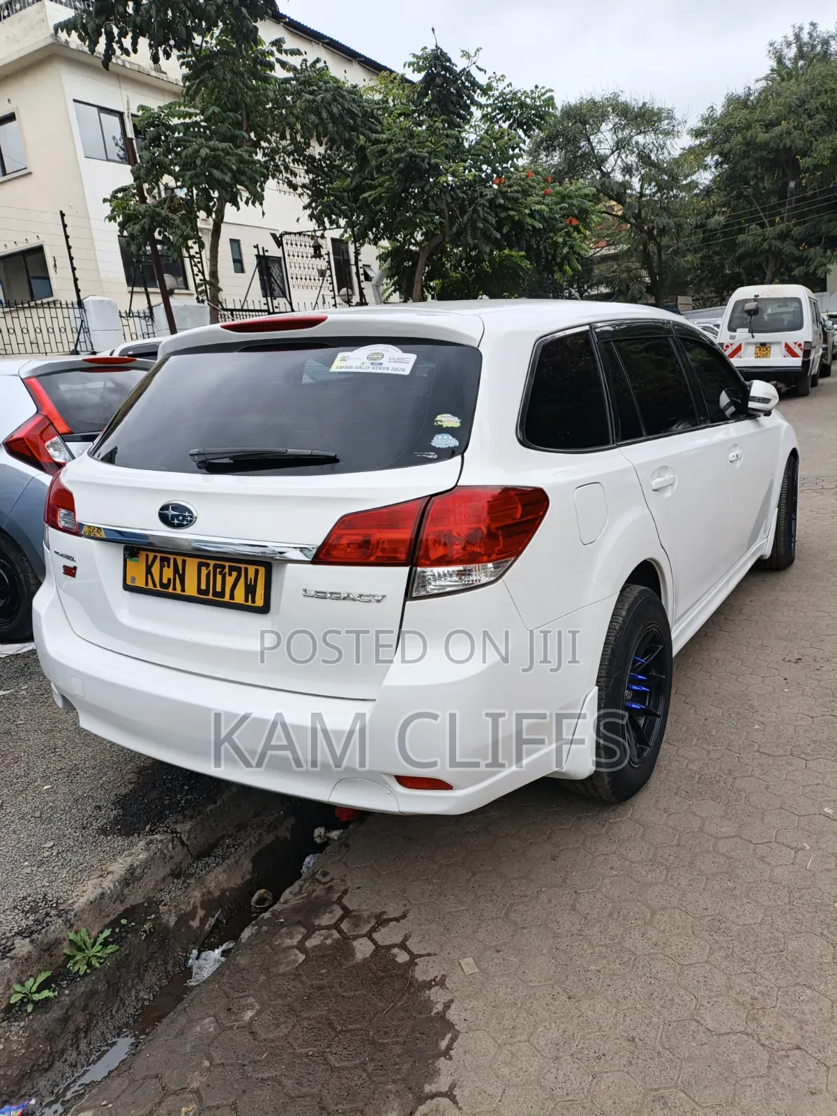Subaru Legacy 2.5i Premium 2010 White