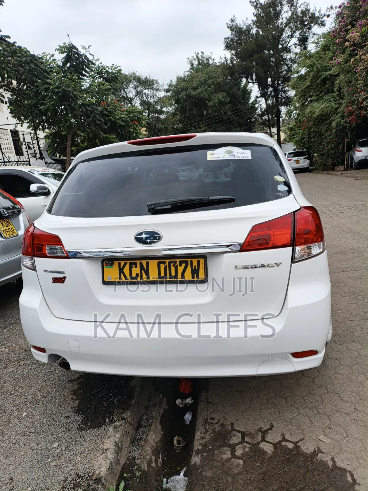 Subaru Legacy 2.5i Premium 2010 White