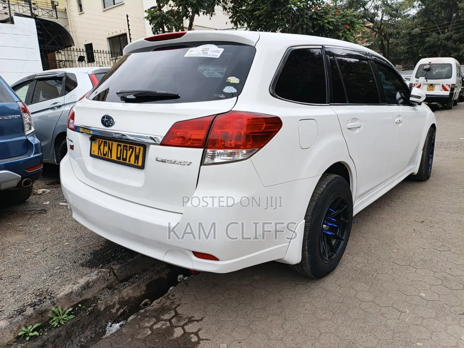 Subaru Legacy 2.5i Premium 2010 White