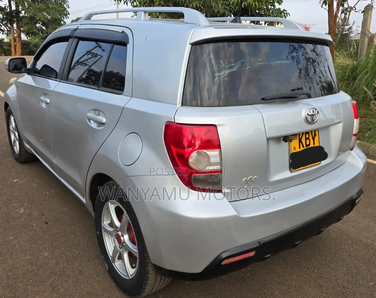 Toyota IST 2009 Silver