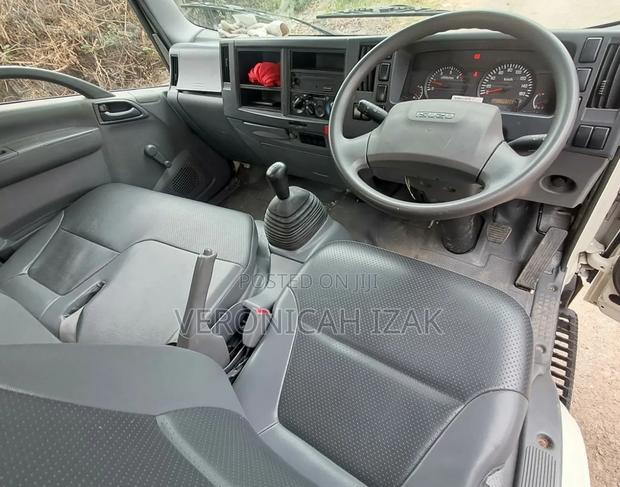 Isuzu NLR 2023 - thumbnail 8