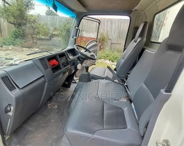 Isuzu NLR 2023 - thumbnail 9