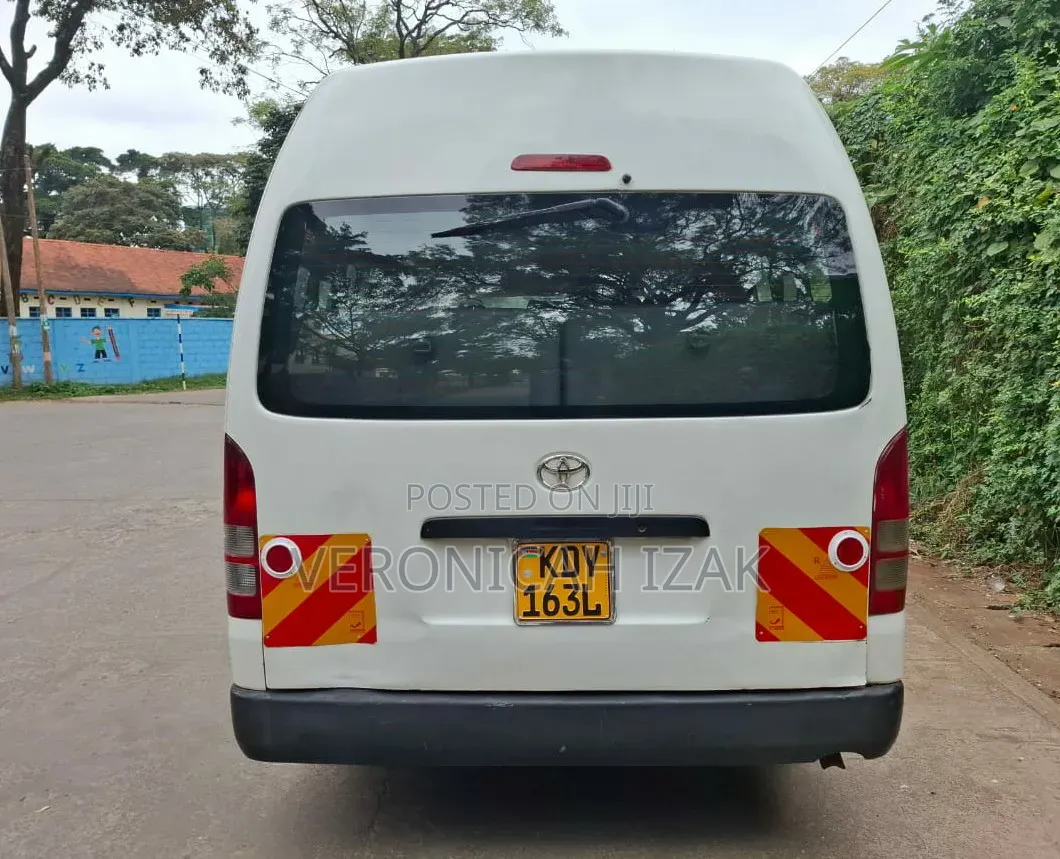 Toyota HiAce 2016 White