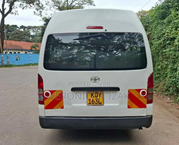 Toyota HiAce 2016 White - thumbnail 2