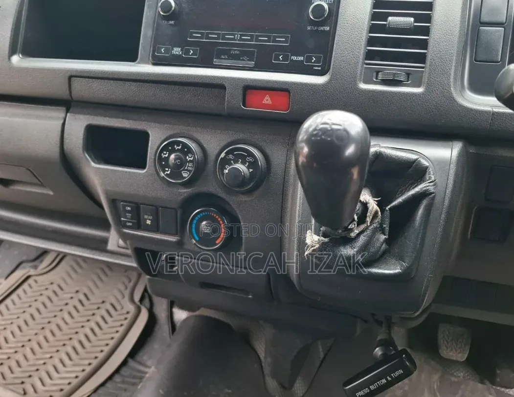 Toyota HiAce 2016 White
